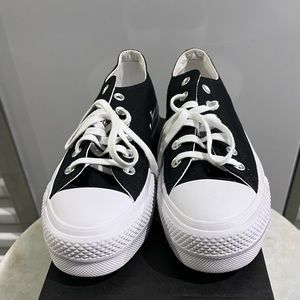 Converse Chuck Taylor Platform Low Top